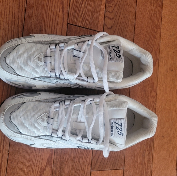 New Balance Sneakers - Picture 3 of 4